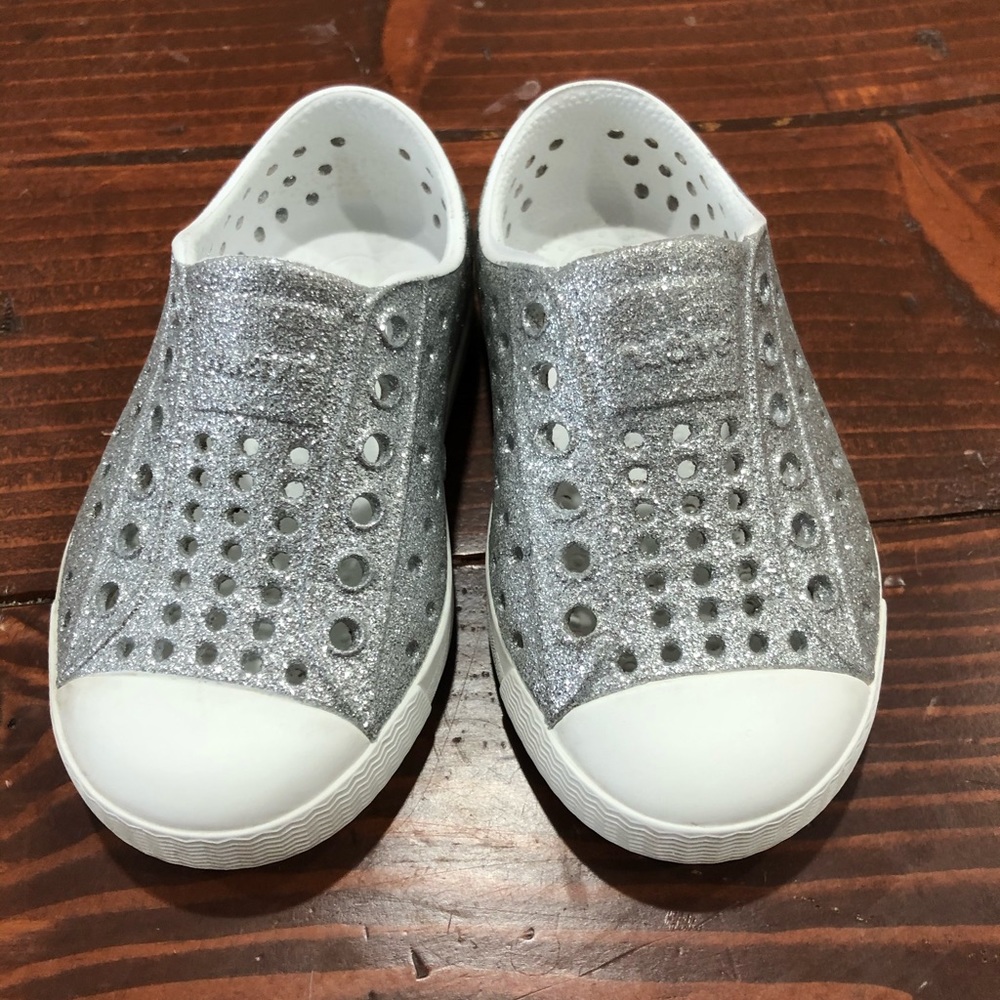Native sparkly silver shoes toddler size 6